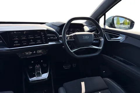 18 of 49 for Audi Q4 e-tron Q4 S line 40 e-tron 150,00 kW