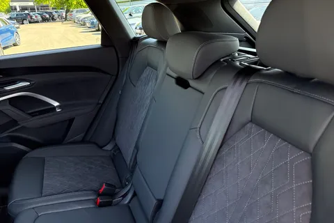 DK26URV Audi Q5 SUV Edition 1 TDI quattro 204 PS S tronic Thumbnail #20