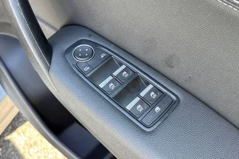 DA23EFP Renault Captur 1.6 E-TECH techno Auto Euro 6 (s/s) 5dr Thumbnail #22