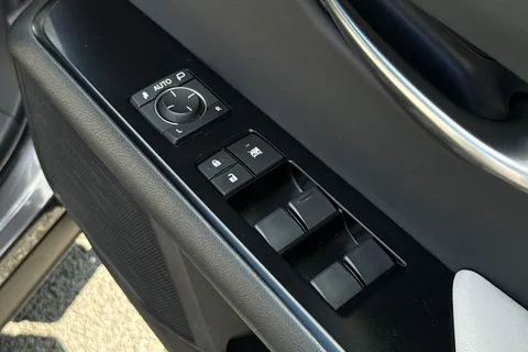 SM23LWY Lexus Ux 2.0 250h F Sport Design E-CVT Euro 6 (s/s) 5dr Thumbnail #22