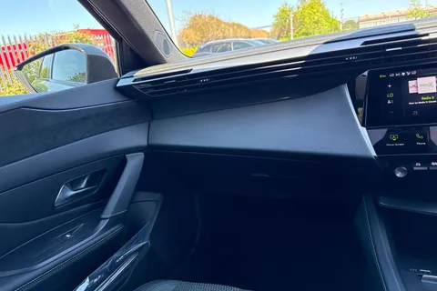 KM25PXP PEUGEOT 308 SW 1.2 GT e-DSC6 Euro 6 (s/s) 5dr Thumbnail #20