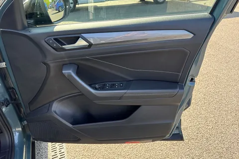 SG23UCP Volkswagen T-Roc 1.0 TSI Style Euro 6 (s/s) 5dr Thumbnail #22