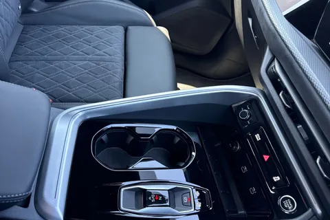 DK26URV Audi Q5 SUV Edition 1 TDI quattro 204 PS S tronic Thumbnail #24