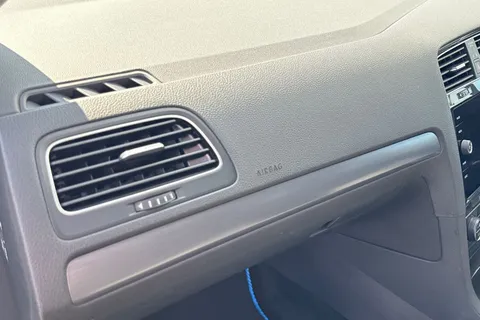 29 of 43 for Volkswagen E-Golf 99kW e-35kWh 5dr Auto