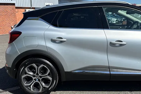 DA23EFP Renault Captur 1.6 E-TECH techno Auto Euro 6 (s/s) 5dr Thumbnail #31