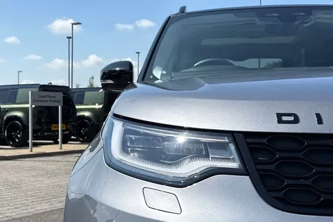 31 of 51 for Land Rover Discovery 3.0 D350 Dynamic SE 5dr