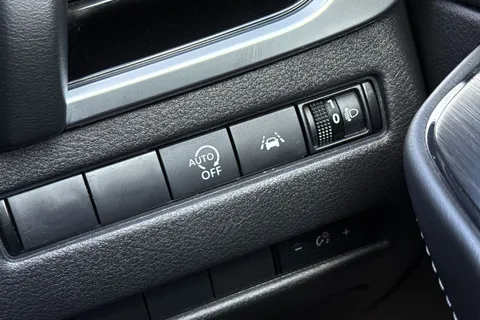 DP73NNL Nissan Qashqai 1.3 DIG-T MHEV N-Connecta XTRON Euro 6 (s/s) 5dr Thumbnail #35