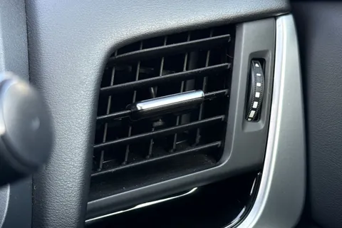 DP73NNL Nissan Qashqai 1.3 DIG-T MHEV N-Connecta XTRON Euro 6 (s/s) 5dr Thumbnail #36