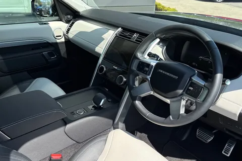 34 of 51 for Land Rover Discovery 3.0 D350 Dynamic SE 5dr