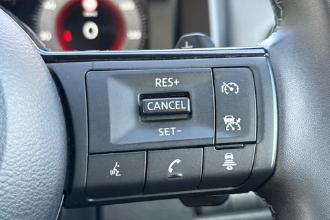 DP73NNL Nissan Qashqai 1.3 DIG-T MHEV N-Connecta XTRON Euro 6 (s/s) 5dr Thumbnail #40