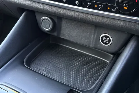 DP73NNL Nissan Qashqai 1.3 DIG-T MHEV N-Connecta XTRON Euro 6 (s/s) 5dr Thumbnail #41