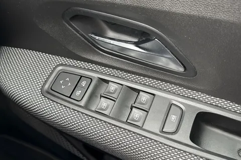 DF22RZO Dacia Sandero 1.0 TCe Comfort Euro 6 (s/s) 5dr Thumbnail #40