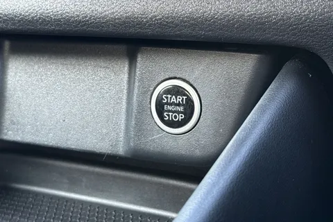 DP73NNL Nissan Qashqai 1.3 DIG-T MHEV N-Connecta XTRON Euro 6 (s/s) 5dr Thumbnail #42