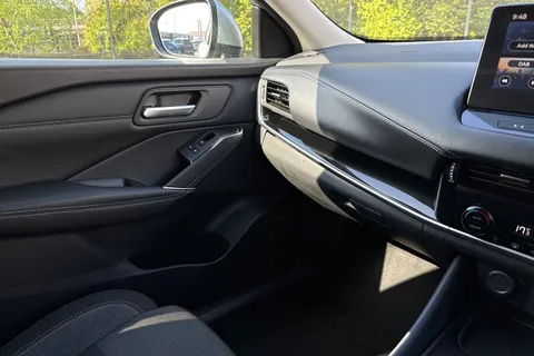 DP73NNL Nissan Qashqai 1.3 DIG-T MHEV N-Connecta XTRON Euro 6 (s/s) 5dr Thumbnail #45