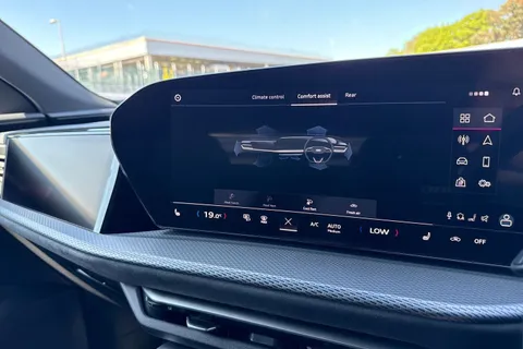 DK26URV Audi Q5 SUV Edition 1 TDI quattro 204 PS S tronic Thumbnail #48