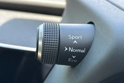 SM23LWY Lexus Ux 2.0 250h F Sport Design E-CVT Euro 6 (s/s) 5dr Thumbnail #51
