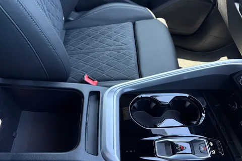 DK26URV Audi Q5 SUV Edition 1 TDI quattro 204 PS S tronic Thumbnail #52