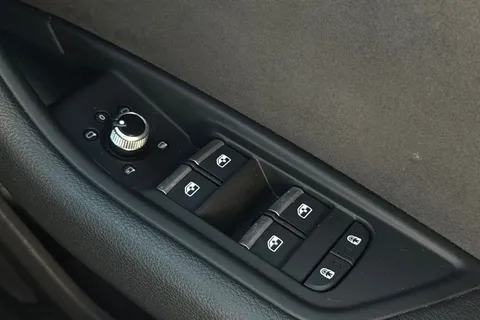 LT23NWB Audi A4 Avant Avant S line 35 TFSI  150 PS S tronic Thumbnail #45