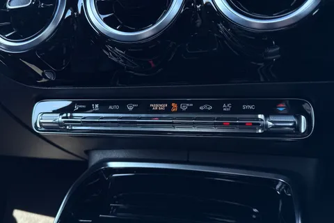 HX69VSY Mercedes-Benz Cla Class 2.0 CLA35 AMG Coupe 7G-DCT 4MATIC Euro 6 (s/s) 4dr Thumbnail #23