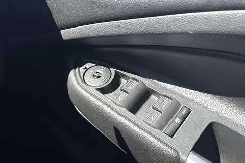 MD67CTF Ford Kuga 1.5T EcoBoost Titanium 2WD Euro 6 (s/s) 5dr Thumbnail #18