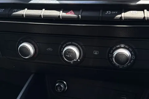 DG22BNF Audi Q2 1.5 TFSI CoD 35 Black Edition Euro 6 (s/s) 5dr Thumbnail #19