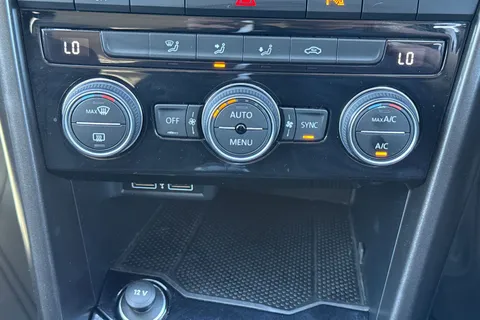 DA69SKN Volkswagen T-Roc 1.6 TDI SE 5dr Thumbnail #22