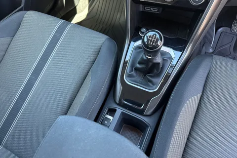 DA69SKN Volkswagen T-Roc 1.6 TDI SE 5dr Thumbnail #23