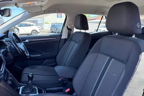 DA69SKN Volkswagen T-Roc 1.6 TDI SE 5dr Thumbnail #39