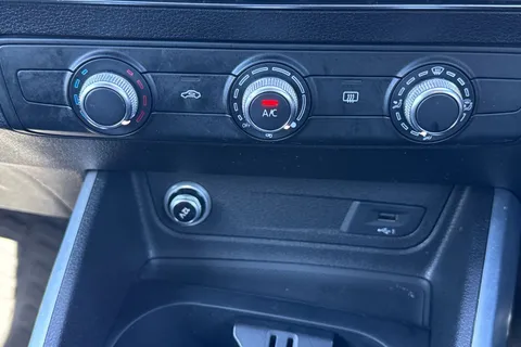 DY18AJV Audi Q2 1.0 TFSI S line Euro 6 (s/s) 5dr Thumbnail #18