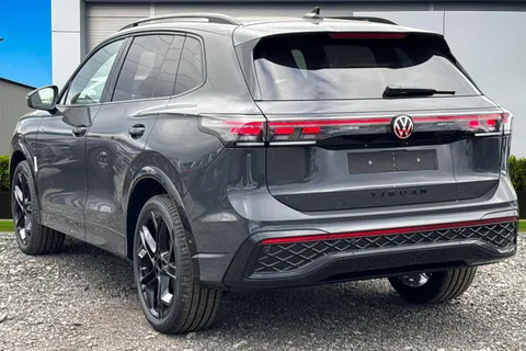  Volkswagen Tiguan 1.5 eTSI MHEV Black Edition DSG Euro 6 (s/s) 5dr Thumbnail #2