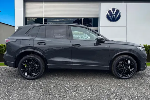  Volkswagen Tiguan 1.5 eTSI MHEV Black Edition DSG Euro 6 (s/s) 5dr Thumbnail #3