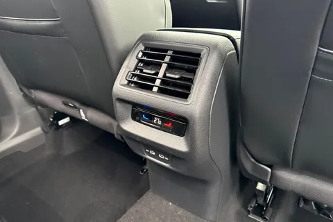  Volkswagen Tiguan 1.5 eTSI MHEV Black Edition DSG Euro 6 (s/s) 5dr Thumbnail #29