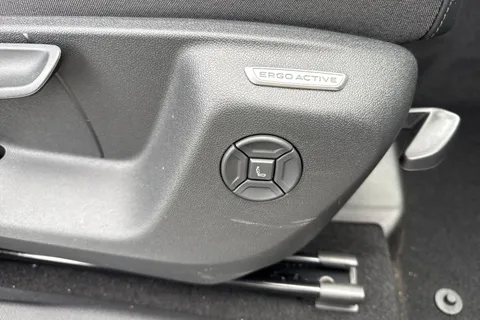  Volkswagen Tiguan 1.5 eTSI MHEV Black Edition DSG Euro 6 (s/s) 5dr Thumbnail #31