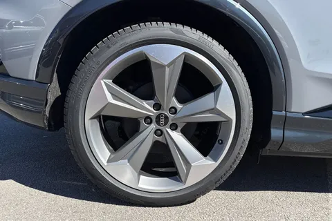 Audi Q4 e-tron 40 Black Edition Auto 5dr 63kWh Thumbnail #12