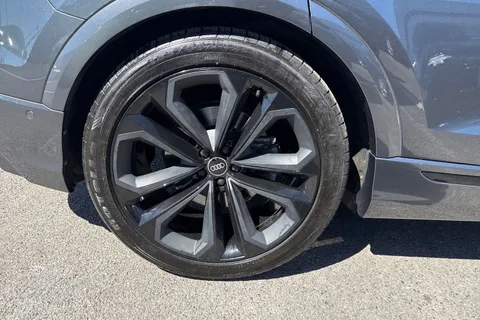 11 of 57 for Audi Q8 Black Edition 50 TDI quattro 286 PS tiptronic