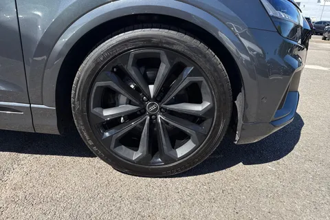12 of 57 for Audi Q8 Black Edition 50 TDI quattro 286 PS tiptronic