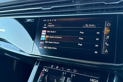 34 of 57 for Audi Q8 Black Edition 50 TDI quattro 286 PS tiptronic