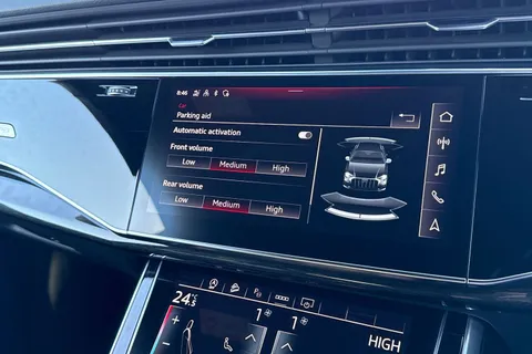 44 of 57 for Audi Q8 Black Edition 50 TDI quattro 286 PS tiptronic