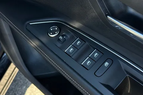 MT23UDE PEUGEOT 5008 1.5 BlueHDi GT EAT Euro 6 (s/s) 5dr Thumbnail #18