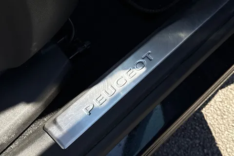 MT23UDE PEUGEOT 5008 1.5 BlueHDi GT EAT Euro 6 (s/s) 5dr Thumbnail #28