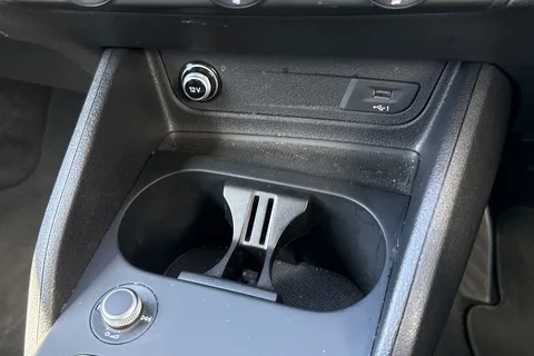 DY73UAR Audi Q2 Sport 30 TFSI  110 PS 6-speed Thumbnail #38