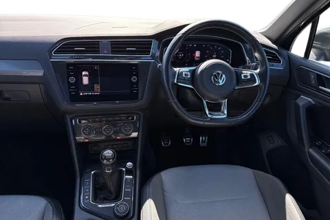 PX69SYH Volkswagen Tiguan 2.0 TDI R-Line Tech DSG Euro 6 (s/s) 5dr Thumbnail #19