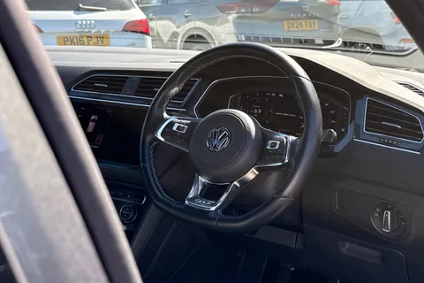 PX69SYH Volkswagen Tiguan 2.0 TDI R-Line Tech DSG Euro 6 (s/s) 5dr Thumbnail #34