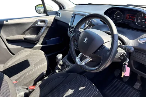BH19WYY PEUGEOT 208 1.2 PureTech Tech Edition Euro 6 (s/s) 5dr Thumbnail #15