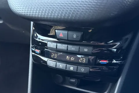 BH19WYY PEUGEOT 208 1.2 PureTech Tech Edition Euro 6 (s/s) 5dr Thumbnail #23