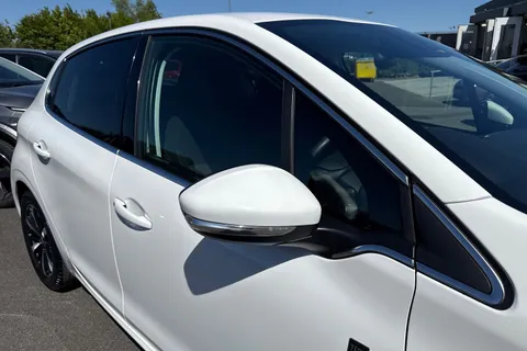 BH19WYY PEUGEOT 208 1.2 PureTech Tech Edition Euro 6 (s/s) 5dr Thumbnail #29