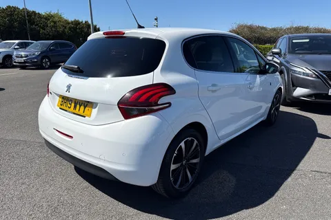 BH19WYY PEUGEOT 208 1.2 PureTech Tech Edition Euro 6 (s/s) 5dr Thumbnail #35