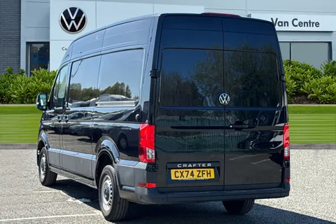 CX74ZFH Volkswagen Crafter 2.0 TDI CR35 Commerce Plus FWD MWB High Roof Euro 6 (s/s) 5dr Thumbnail #3