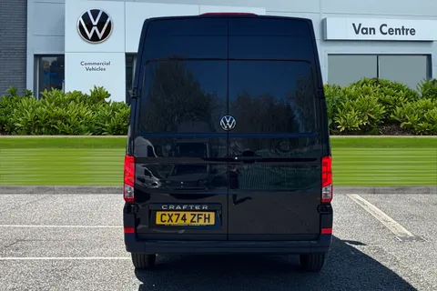 CX74ZFH Volkswagen Crafter 2.0 TDI CR35 Commerce Plus FWD MWB High Roof Euro 6 (s/s) 5dr Thumbnail #5