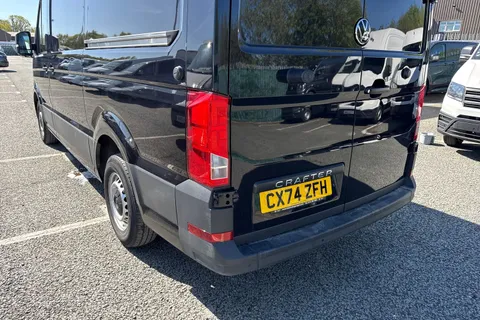 CX74ZFH Volkswagen Crafter 2.0 TDI CR35 Commerce Plus FWD MWB High Roof Euro 6 (s/s) 5dr Thumbnail #9